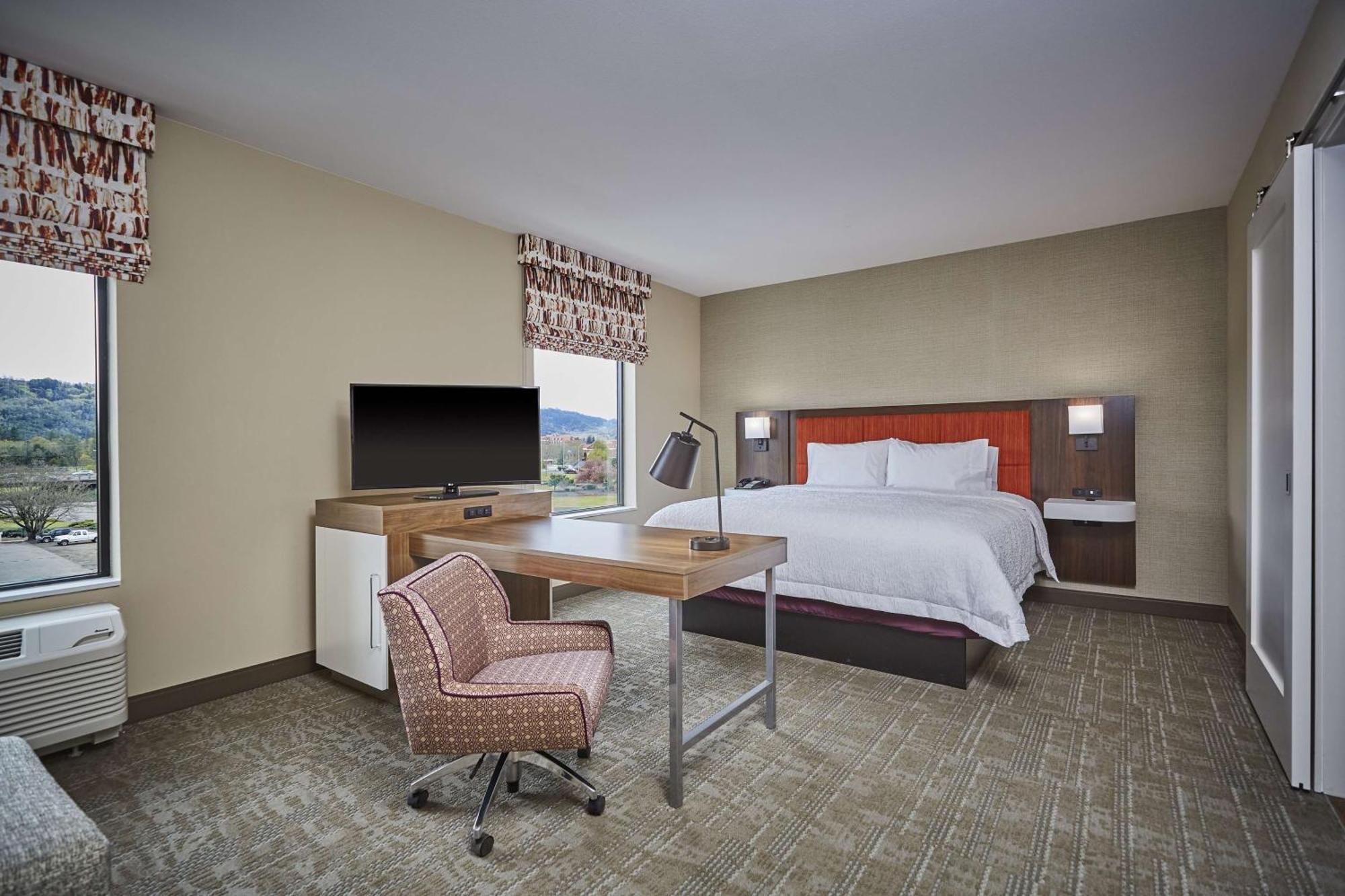 Hampton Inn & Suites Roseburg Extérieur photo